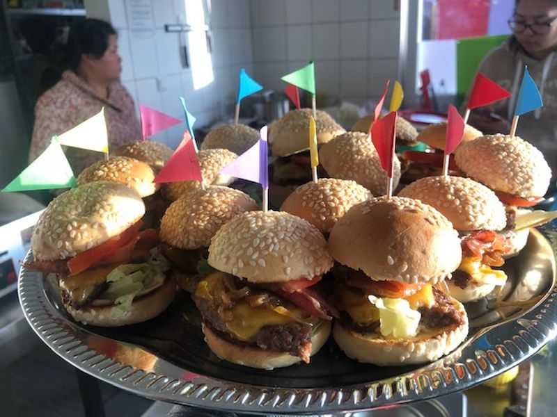 Mini-Hamburger fertig für eine Kindergeburtstagsfeier Flasch City Restaurant Events & Hochzeit Location in St. Lorenzen im Murztal, Stmk Bruck/Mur & Mürzzuschlag S6 St Marein Ausfahrt